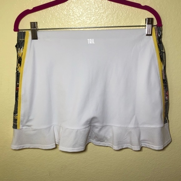 TAIL skort with side inserts & Ruffle Hem Tenniscore size M - Picture 2 of 12